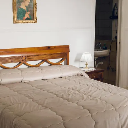 La Famiglia 3* Pollena Trocchia